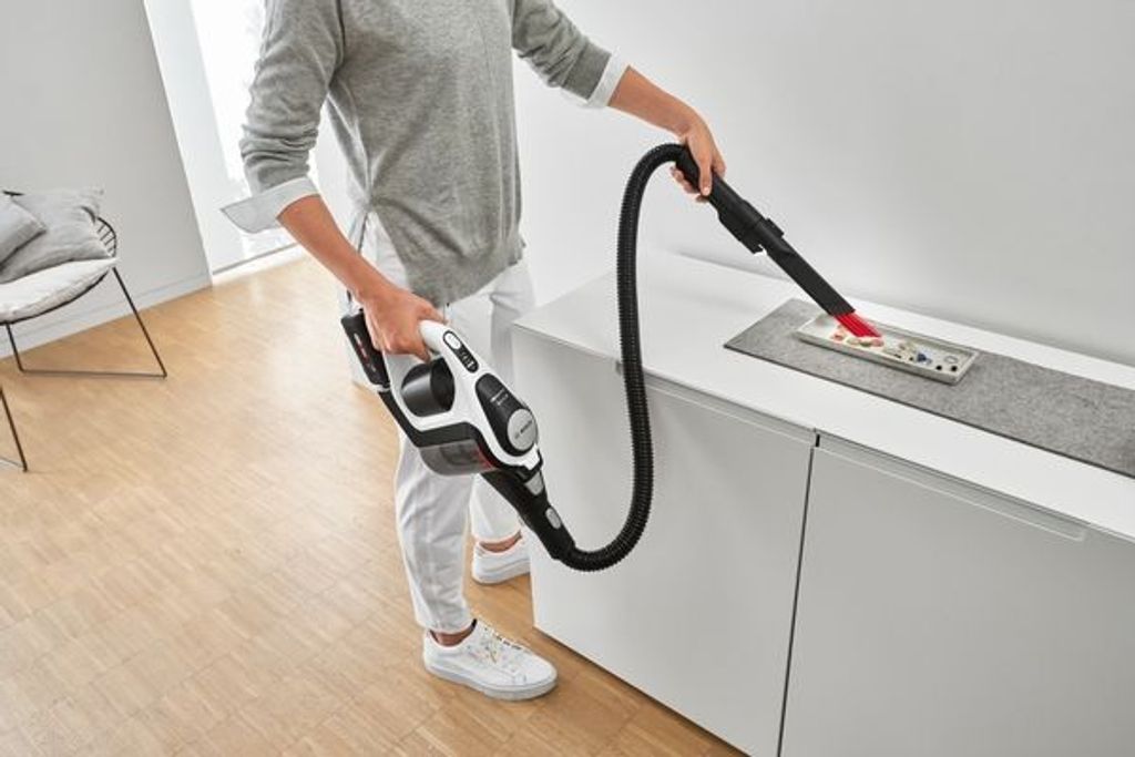 Bosch BCS712E, Stabstaubsauger, Beutellos, Schwarz, 0,3 l, 82 dB, Akku