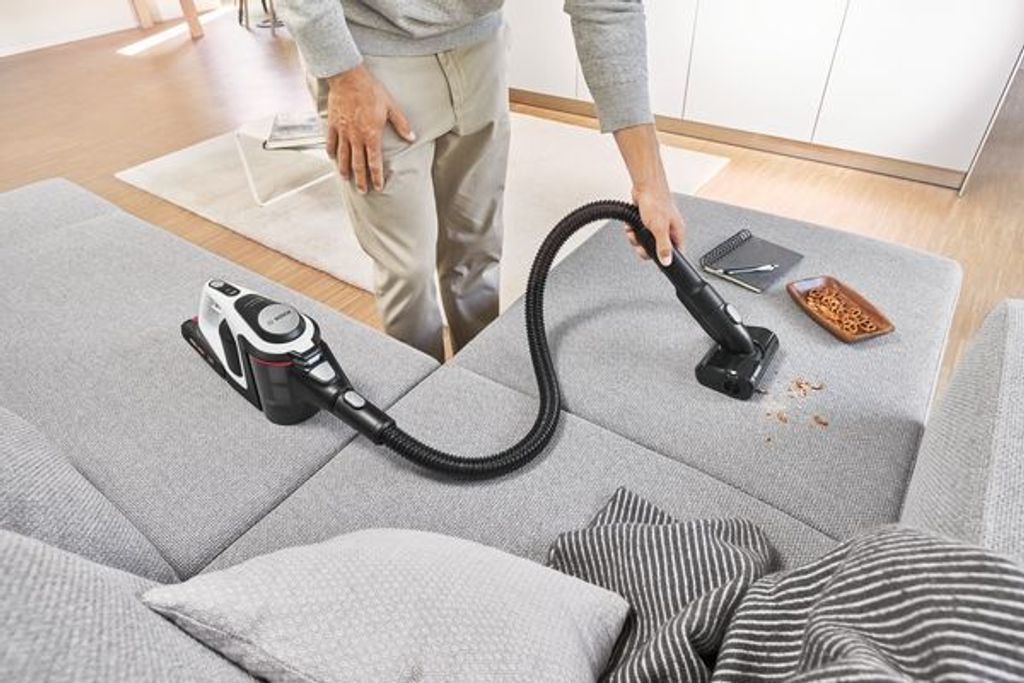 Bosch BCS712E, Stabstaubsauger, Beutellos, Schwarz, 0,3 l, 82 dB, Akku