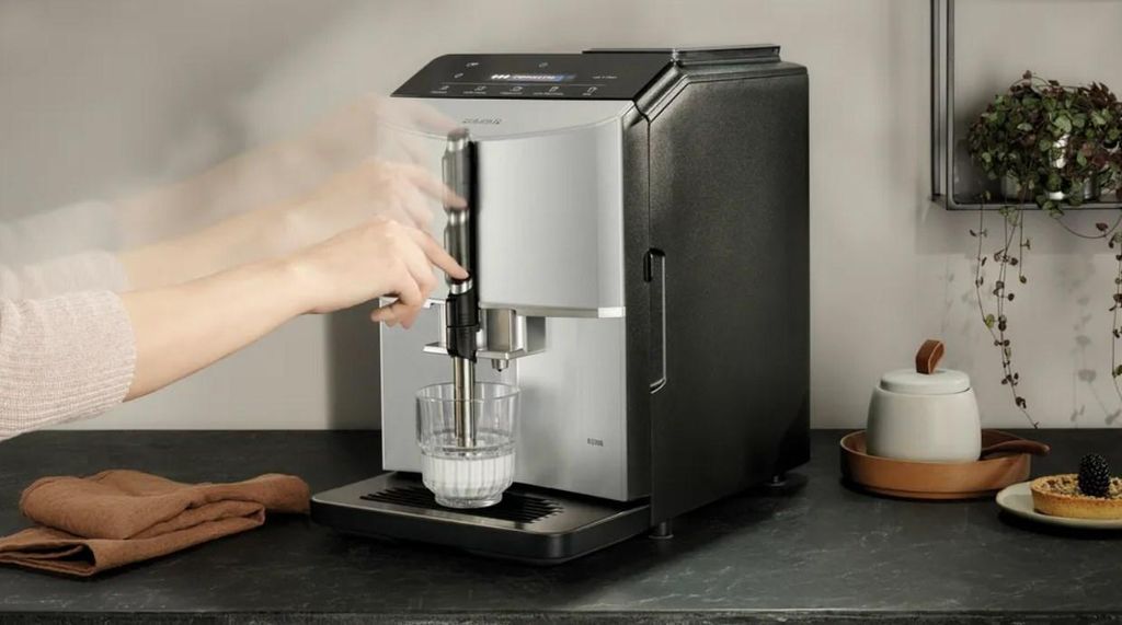 Siemens TF303E01 EQ300 Espressomaschine (silber; 1300W)