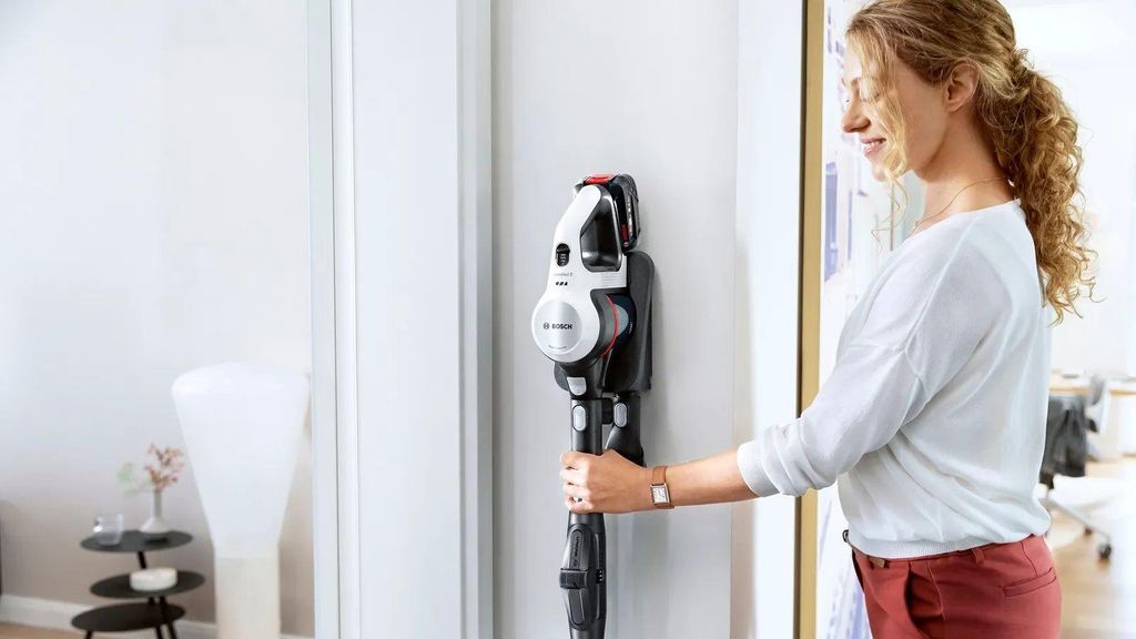 Bosch BSS715CARP, 2 - in - 1 - Stabstaubsauger, Beutellos, Schwarz, Silber, Weiß, 0,3 l, Trocken, Filterung