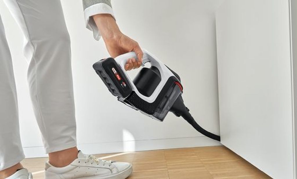 Bosch BCS712E, Stabstaubsauger, Beutellos, Schwarz, 0,3 l, 82 dB, Akku