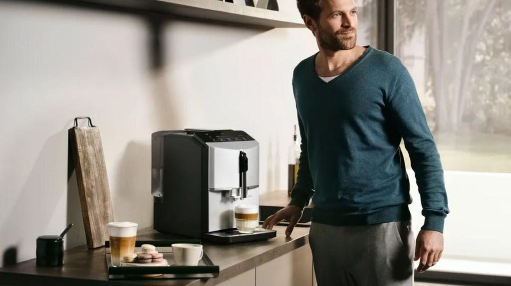 Siemens TF303E01 EQ300 Espressomaschine (silber; 1300W)