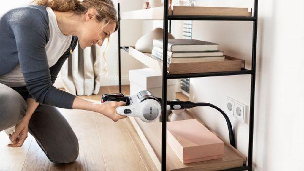 Bosch BSS715CARP, 2 - in - 1 - Stabstaubsauger, Beutellos, Schwarz, Silber, Weiß, 0,3 l, Trocken, Filterung