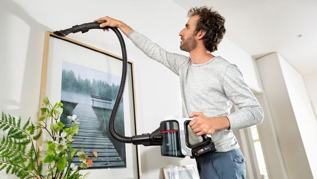 Bosch BCS712E, Stabstaubsauger, Beutellos, Schwarz, 0,3 l, 82 dB, Akku